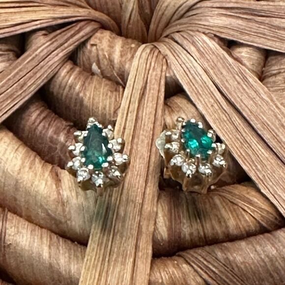 Stunning Small Emerald Stud Earrings in 14k Solid Gold W/Diamonds Studs - Picture 4 of 9